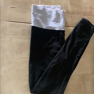 Black/white yoga leggings
